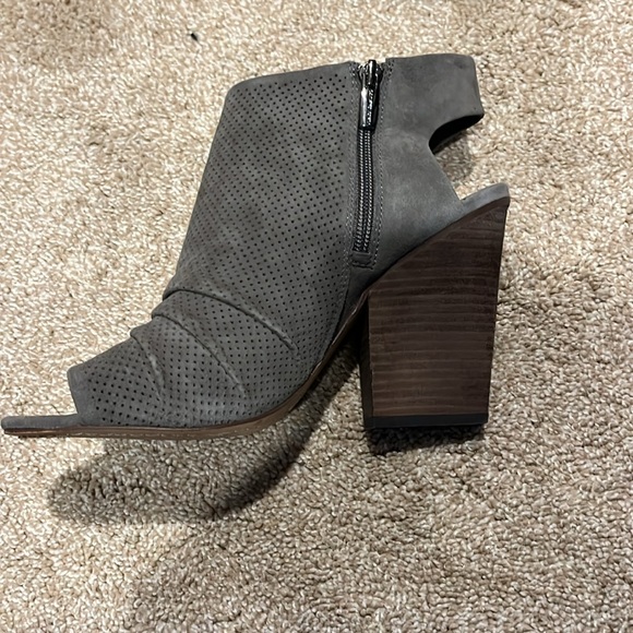 Vince Camuto open toed bootie - Picture 2 of 6